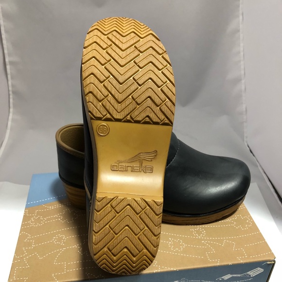 New Dansko Women's Pro Grey Scrunch Leather Clogs - Picture 5 of 5